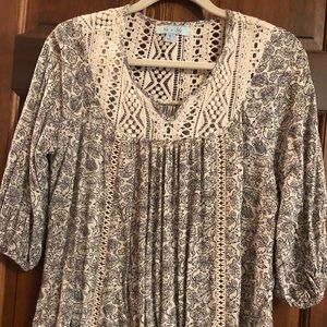 Blouse with lace detail